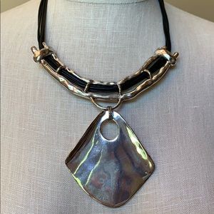 🔆Statement necklace of silver with black cording